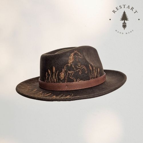 Kapelusz rolnika - koń i traktor